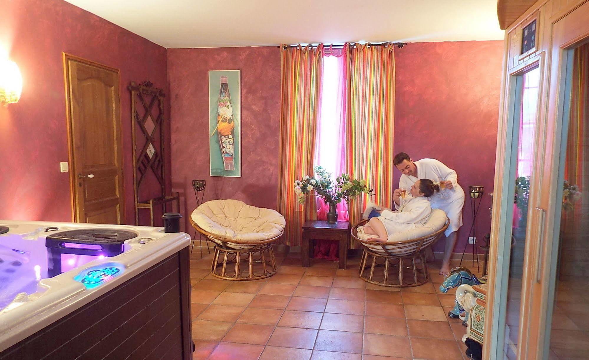 Les Roses De Montherlant Екстериор снимка